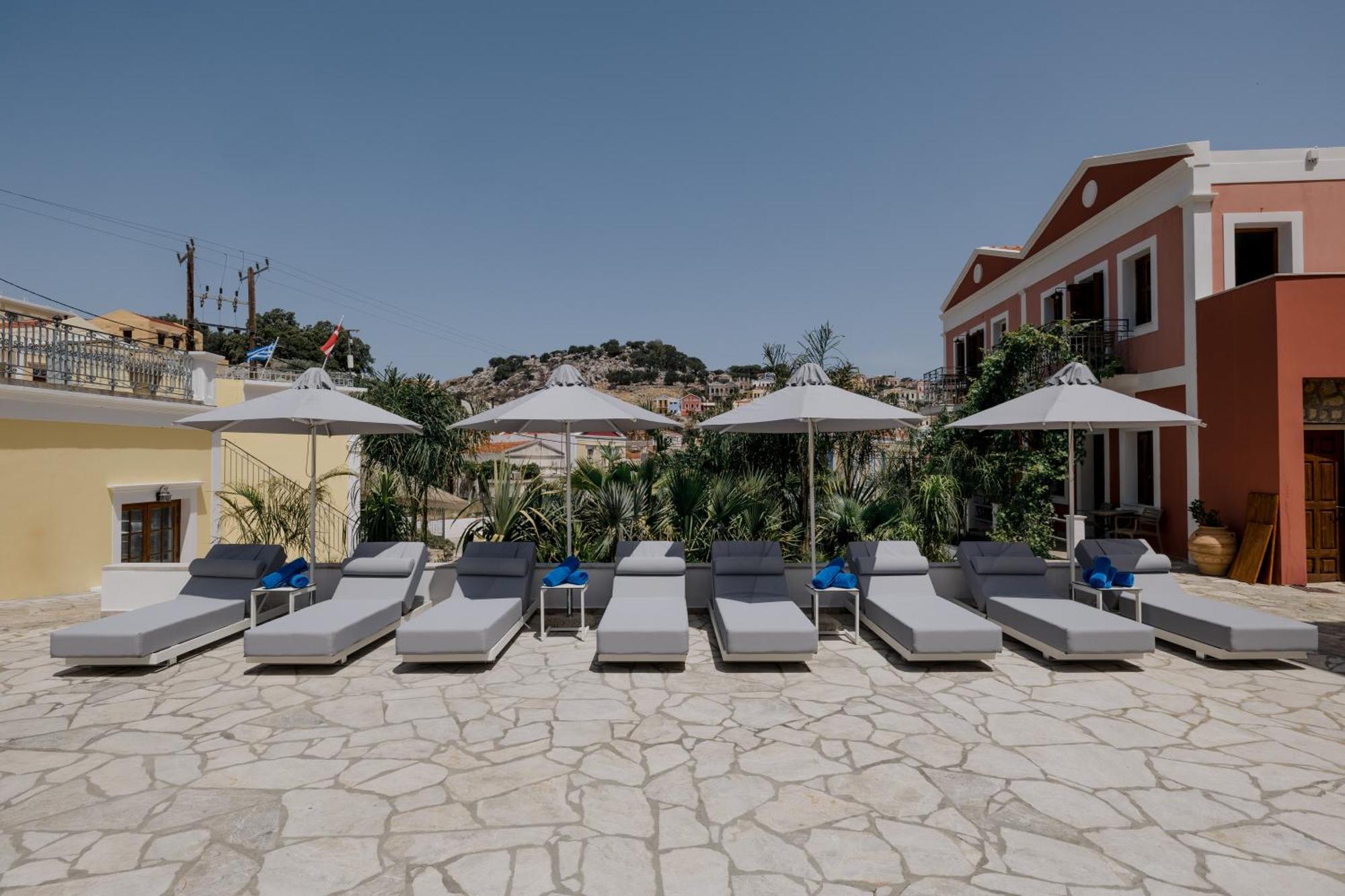 Opera House Hotel Сими Екстериор снимка