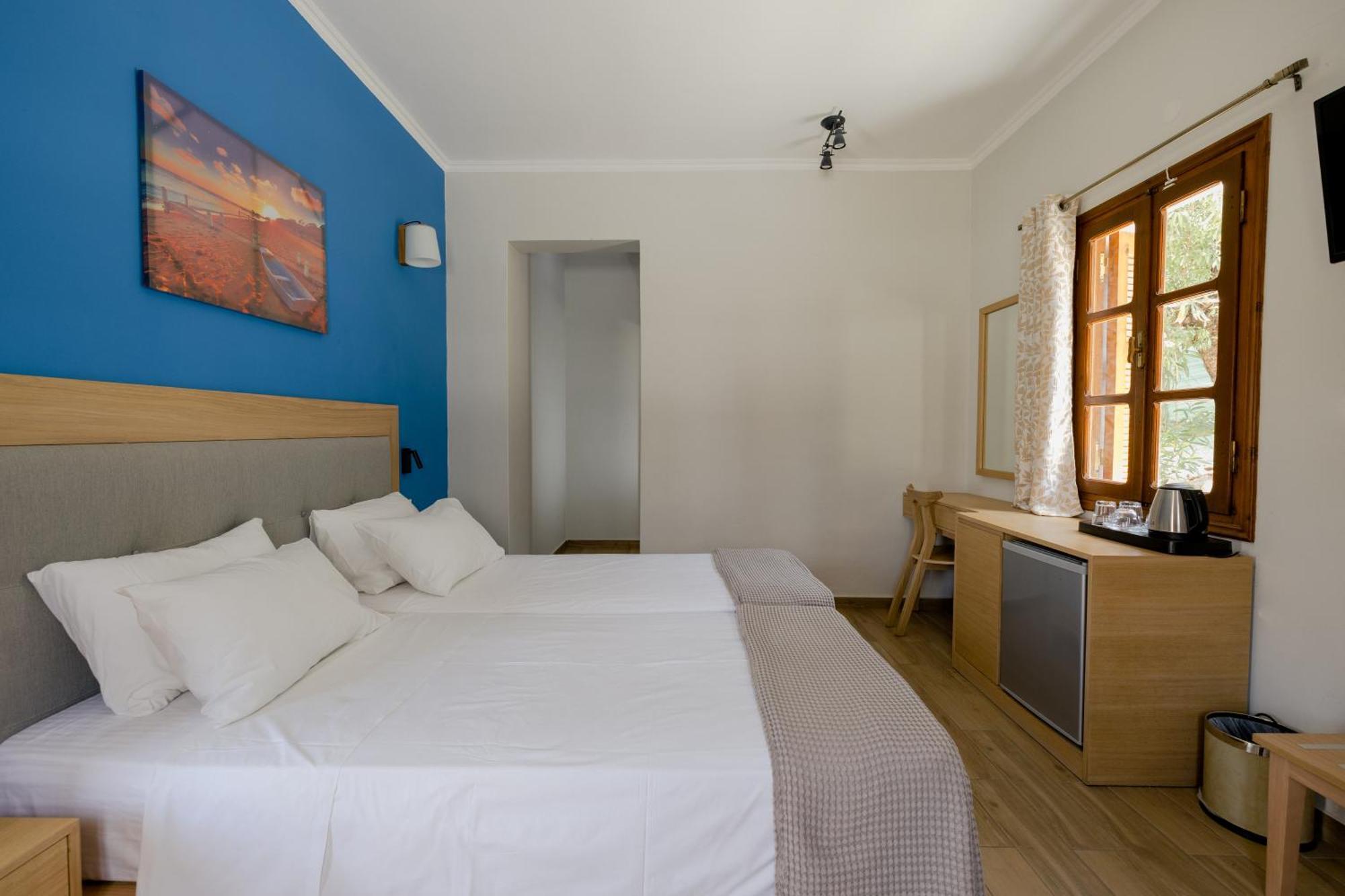 Opera House Hotel Сими Екстериор снимка