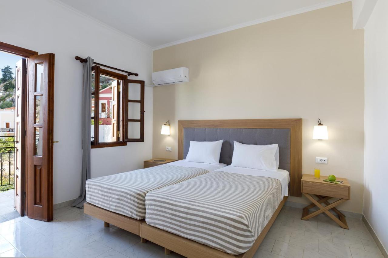 Opera House Hotel Сими Екстериор снимка